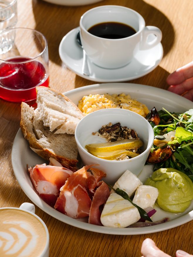 🌿 Jungle brunch vo verzií 3.0 Najobľúbenejšie jedlo z lístka sme upravili na zimnú verziu: miešané vajíčka, avokádová...